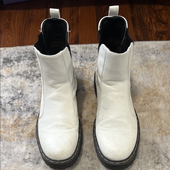Sincerely Jules White and Black Women's Boots - Picture 2 of 4